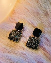 Black Square Dashing Earrings