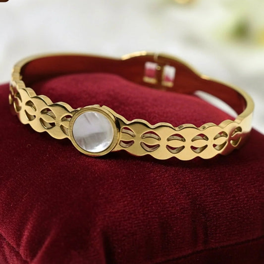 Link Bracelet with Round Accent